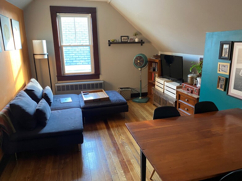 Living room - 114 Brown St