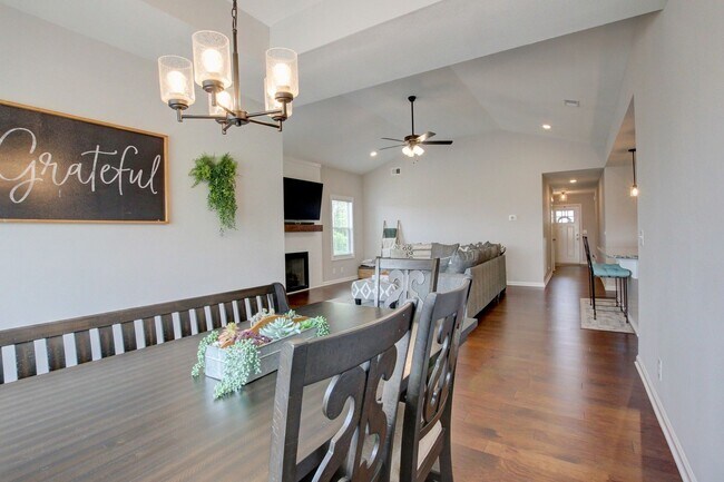 Building Photo - 715 Jodine Ann Dr