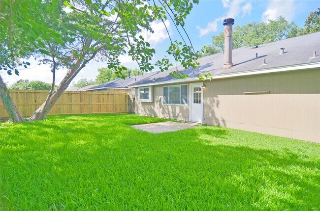 Building Photo - 745 Otter Creek Dr