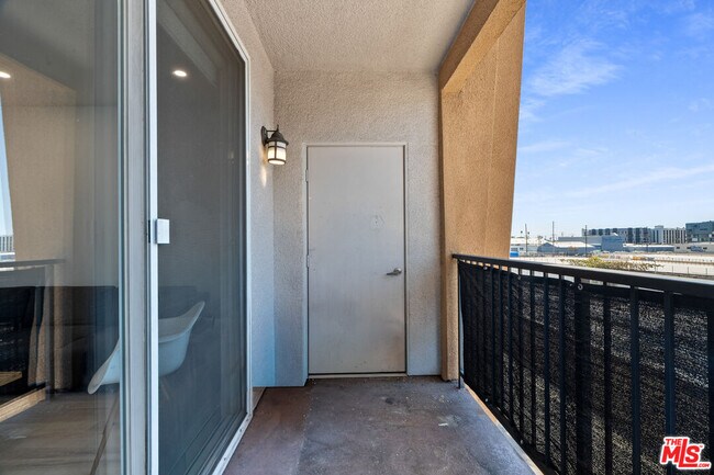 Building Photo - 360 W Ave 26