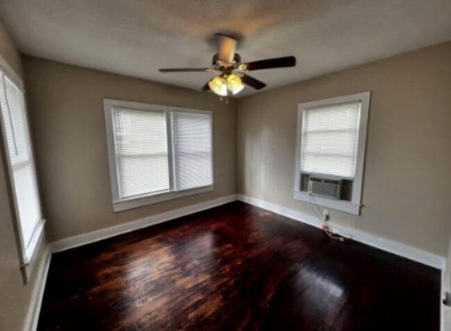 Building Photo - 301 Cardinal St