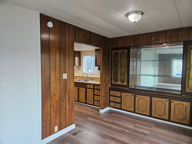 Building Photo - 3Bd/2Ba Manufactured Home - For viewing!