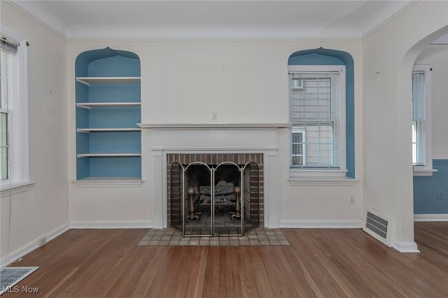 Building Photo - 330 E 197th St