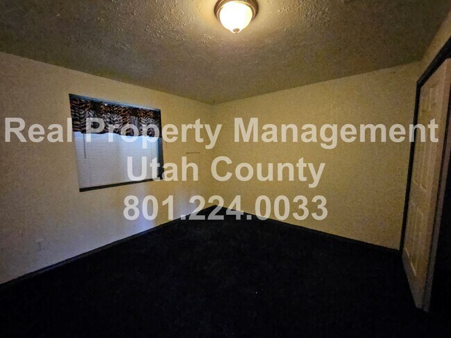 Building Photo - Elk Ridge Home with Unobstructed Valley Views