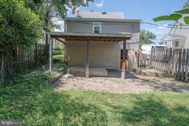 Building Photo - 909 Old Lancaster Rd