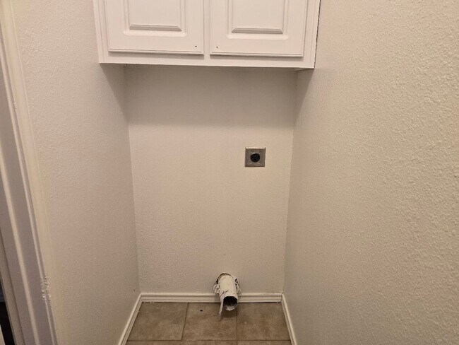 Building Photo - Updated and available now!