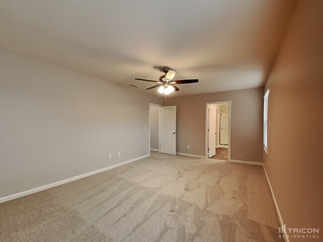 Building Photo - 635 Spencer Ln