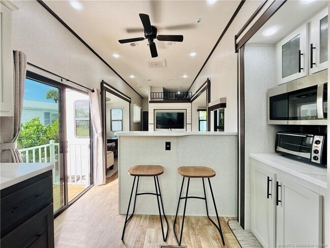 Building Photo - 10725 S Ocean Dr