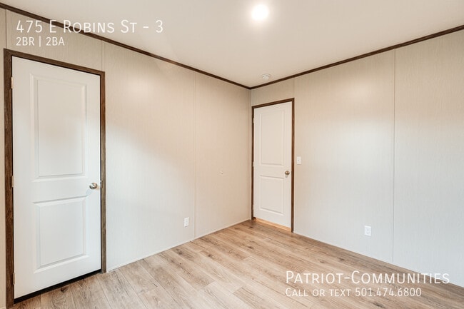 Building Photo - 475 E Robins St