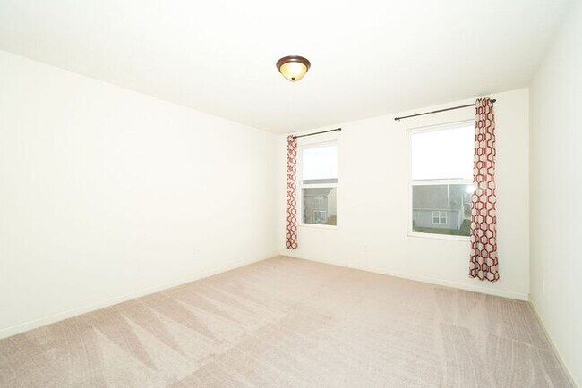 Building Photo - 4 Bedroom With Finished Basement in Westfield!