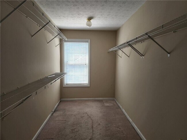 Building Photo - 2350 Kirkstone Dr