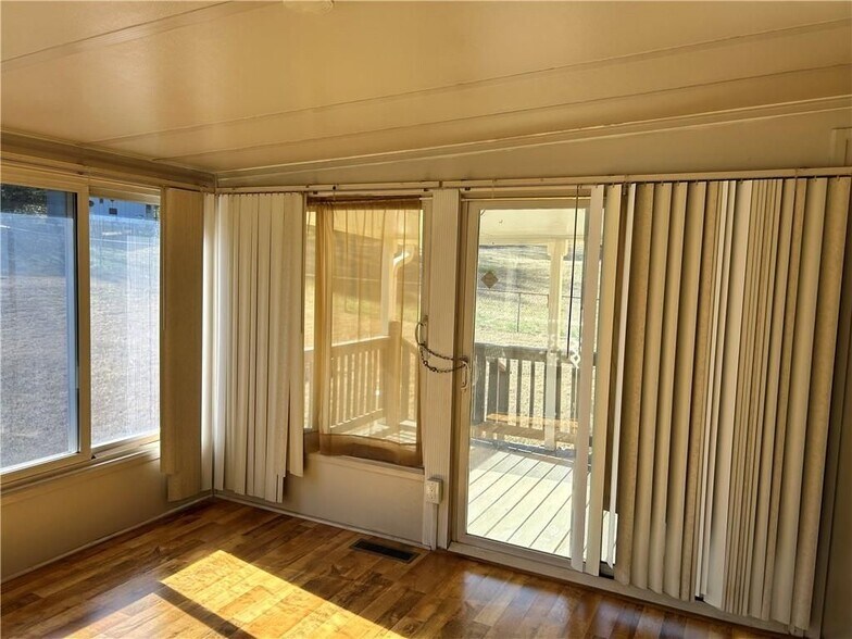 Building Photo - 4642 Elmherst Dr