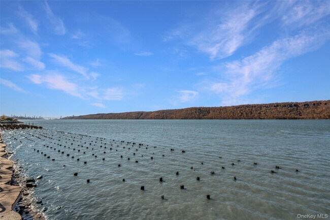 Building Photo - 351 N Broadway