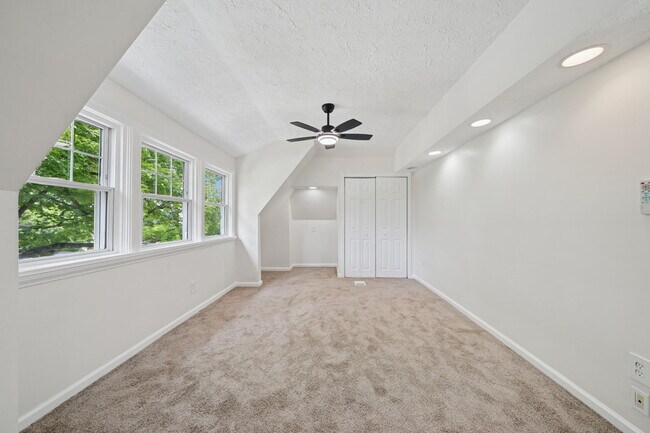 Building Photo - 5616 3rd St