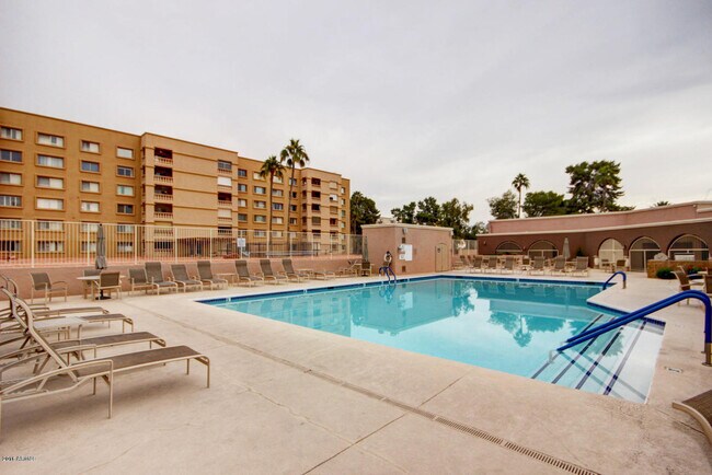 Building Photo - 7950 E Camelback Rd