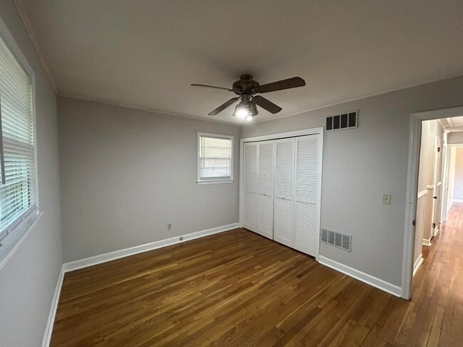 Building Photo - 523 Colonial Dr