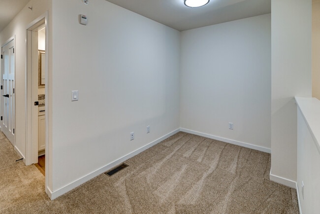 Building Photo - 4877 Lacy Rd