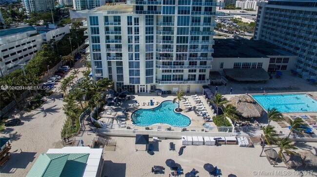 Building Photo - 16699 Collins Ave