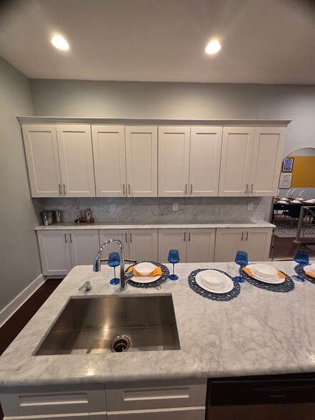 Building Photo - 539 McKean St