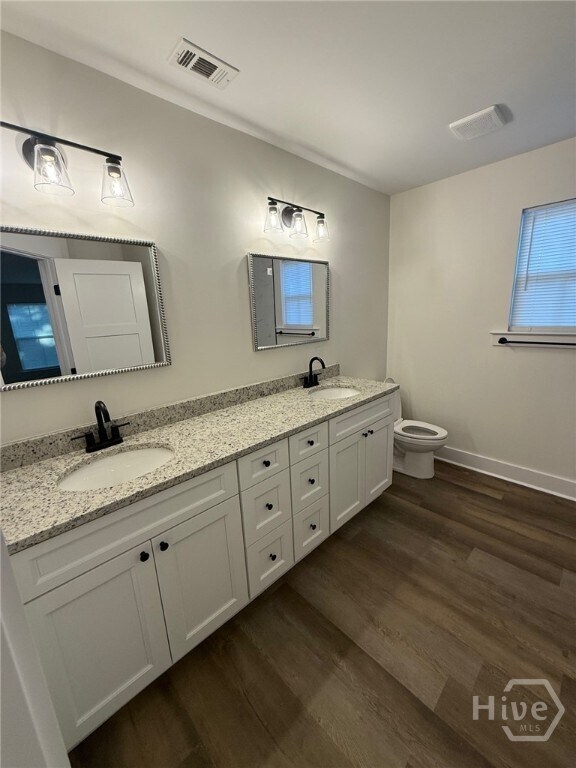 Building Photo - 7 Helmken St