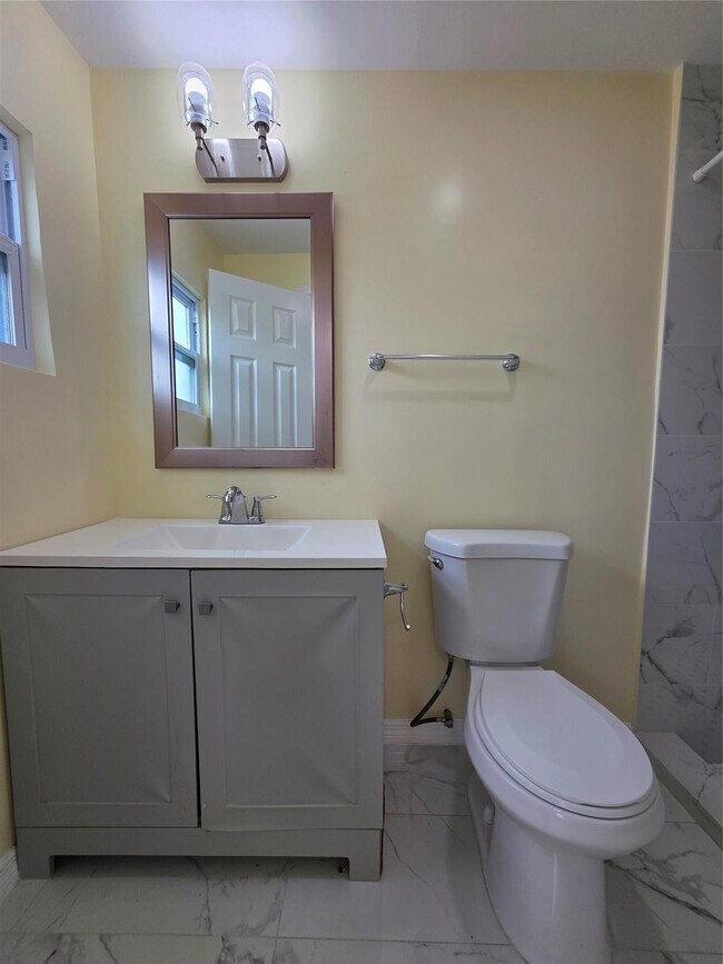 Building Photo - 3633 SE 20th Terrace