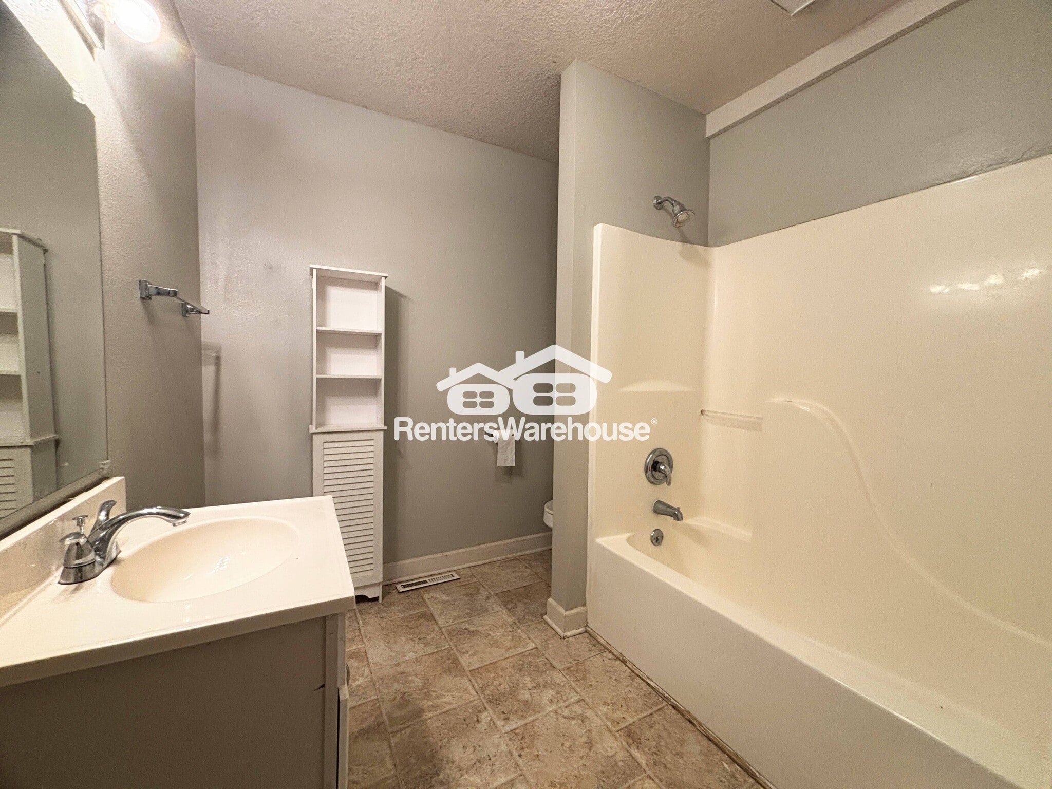 Building Photo - 409 2nd St