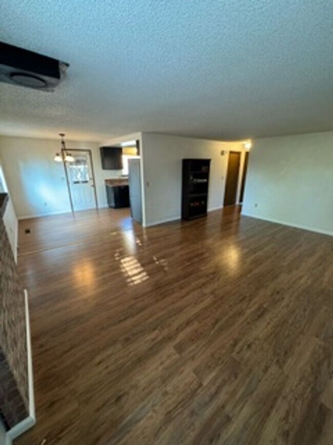 Building Photo - Villalpando - 1218-1222 Summers Lane PM 9-...