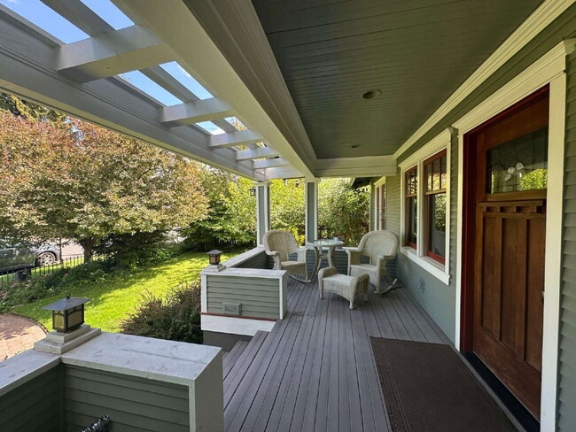 Building Photo - 607 NW Federal St