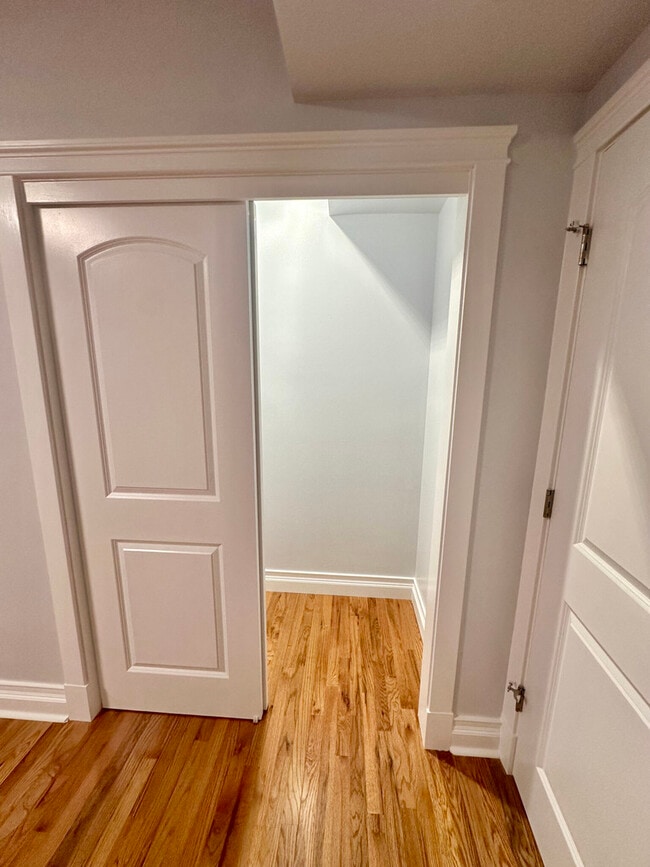 Building Photo - 2308 W Farwell Ave