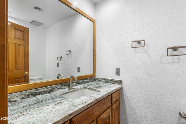 Building Photo - 322 E Gary Cir
