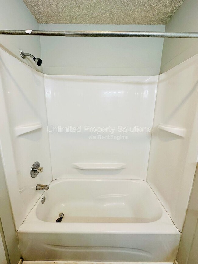 Building Photo - 1404 Church St