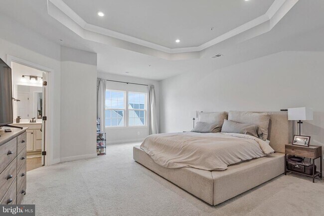 Building Photo - 10910 Presidential Pkwy