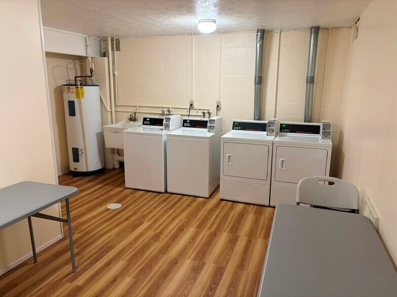 Building Photo - 225 Hillview Ln