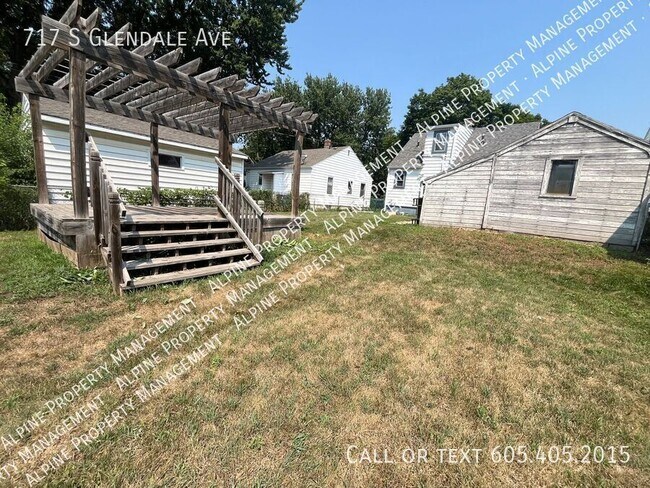 Building Photo - 717 S Glendale Ave
