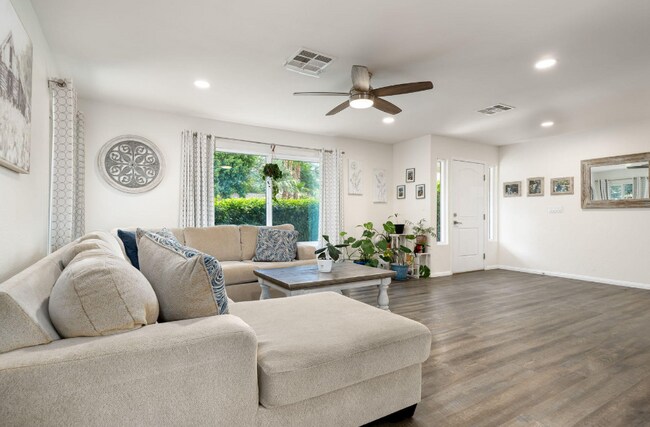 Building Photo - 77600 Calle Temecula