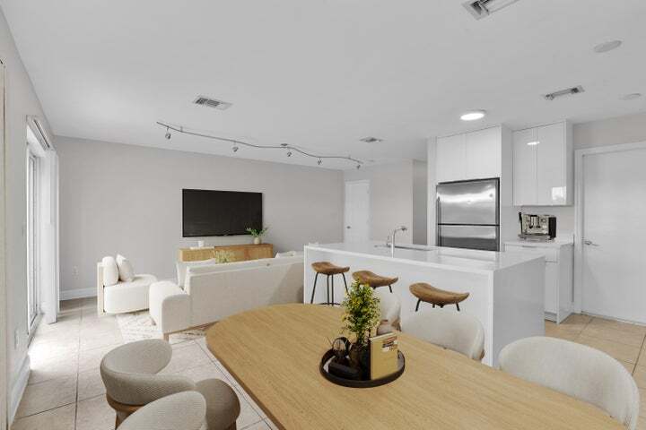 Building Photo - 6599 Old Farm Trl