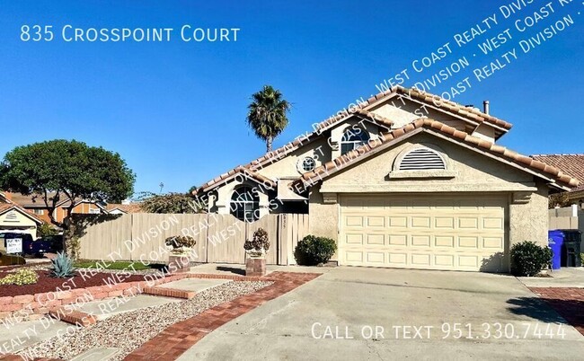 Building Photo - Spacious 4-bed, 3-bath Home Located in the...