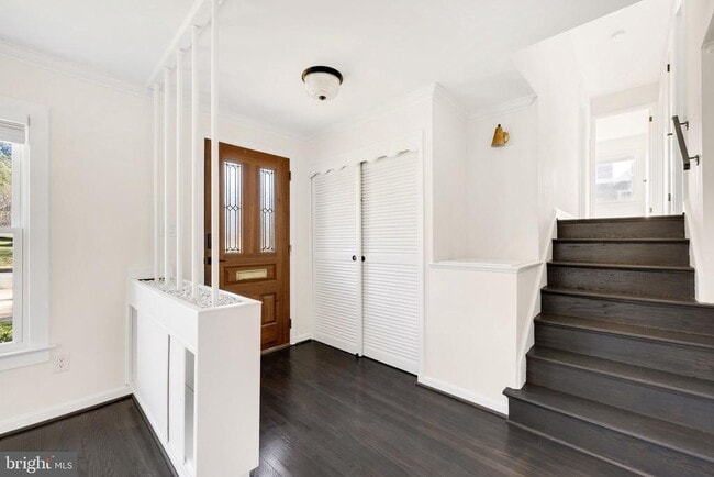 Building Photo - 700 N Mansfield St