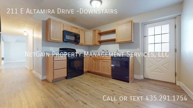 Building Photo - 211 E Altamira Dr