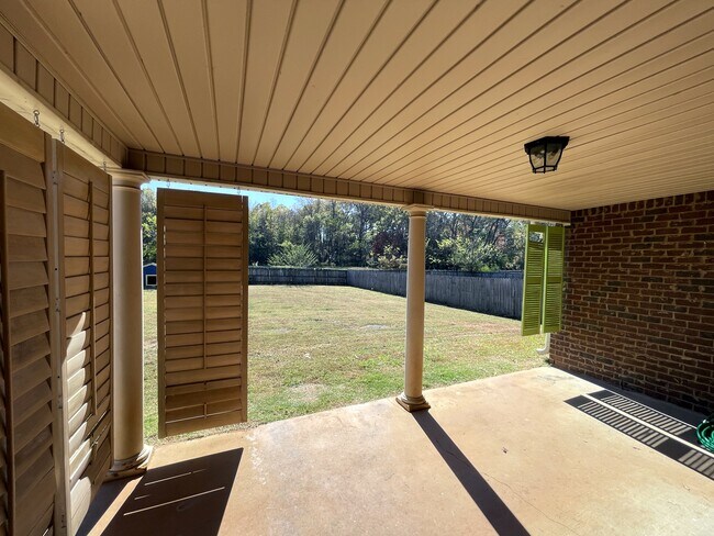 Building Photo - 106 Summerset Ln
