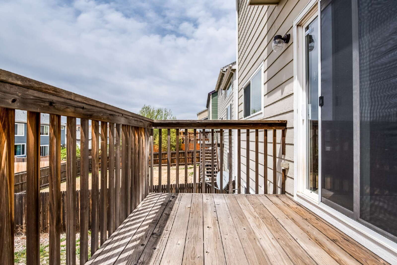 Building Photo - Spacious 3BR Home with Loft & Deck – 15 Mi...