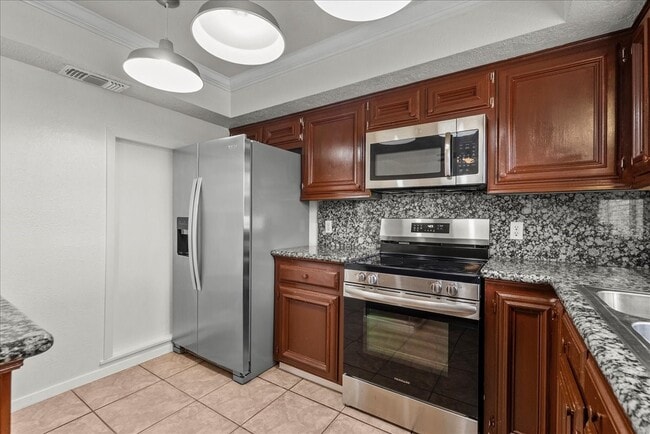 Building Photo - 430 Redway Ln