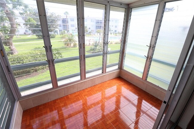 Building Photo - 1863 Sunny Dr