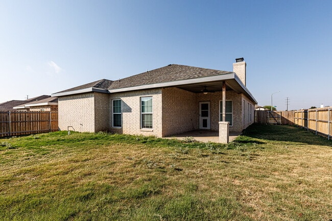 Building Photo - Beautiful home with a Media Room!