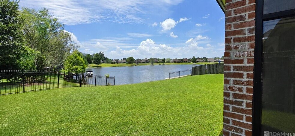 Building Photo - 9430 Magnolia Crossing Dr