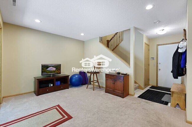 Building Photo - Available 12/1 - Beautiful Minnetonka Town...