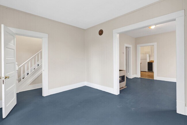 Building Photo - 4 Bedroom, 1 Bathroom Home in the York Neighborhood for Rent!