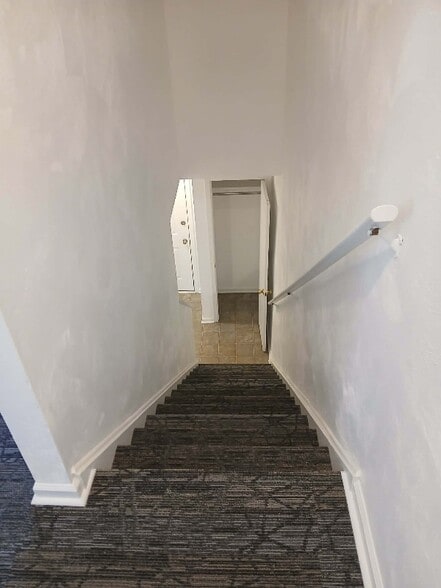 Building Photo - 2403 Roanoke Ave