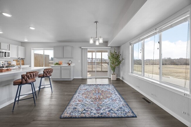 Building Photo - 921 Aiden St