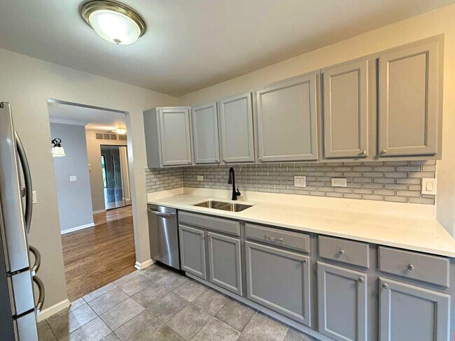 Building Photo - 314 Wildberry Ct